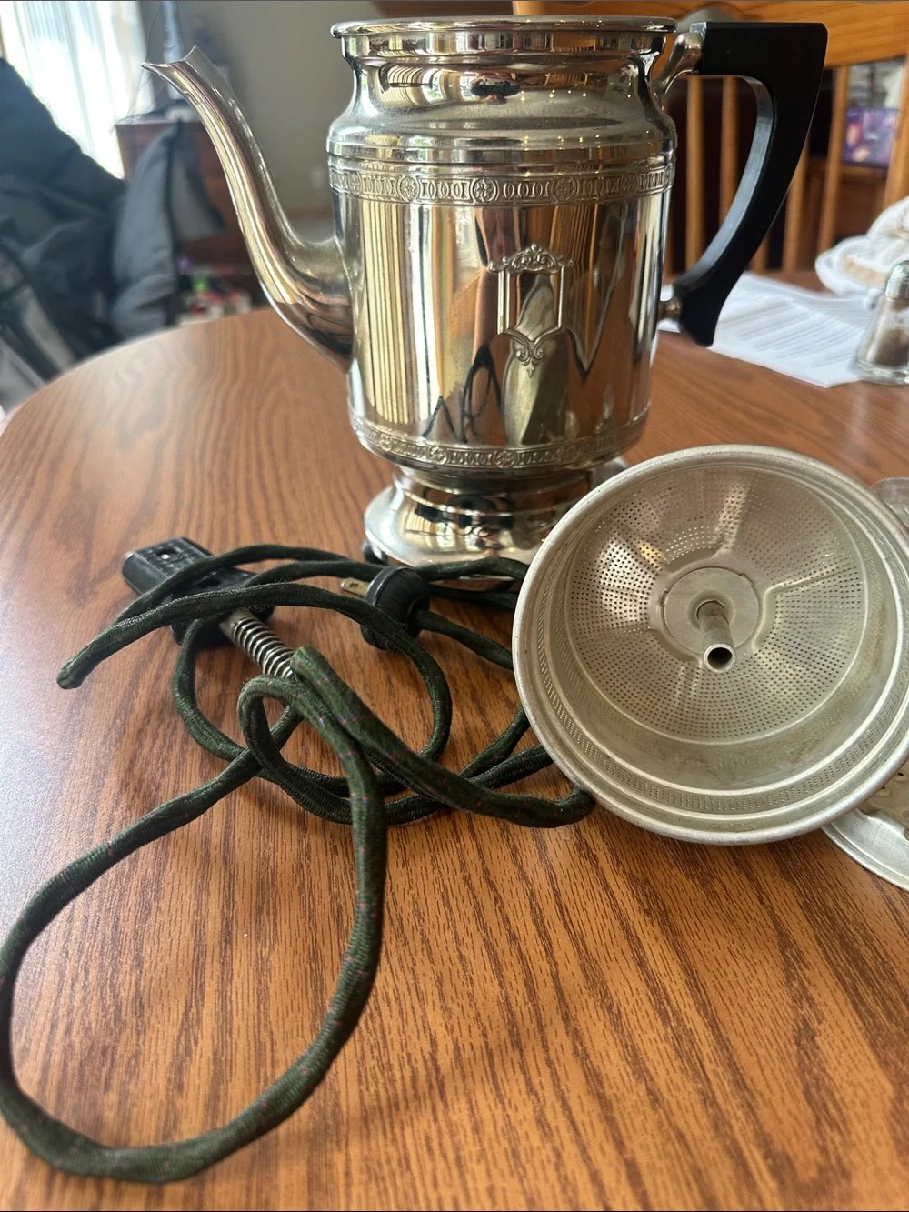 Universal Silver plated Coffee Percolator with Black Handle and Glass Lid/cord